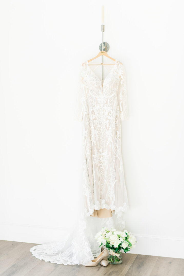 lace long sleeve wedding dress 