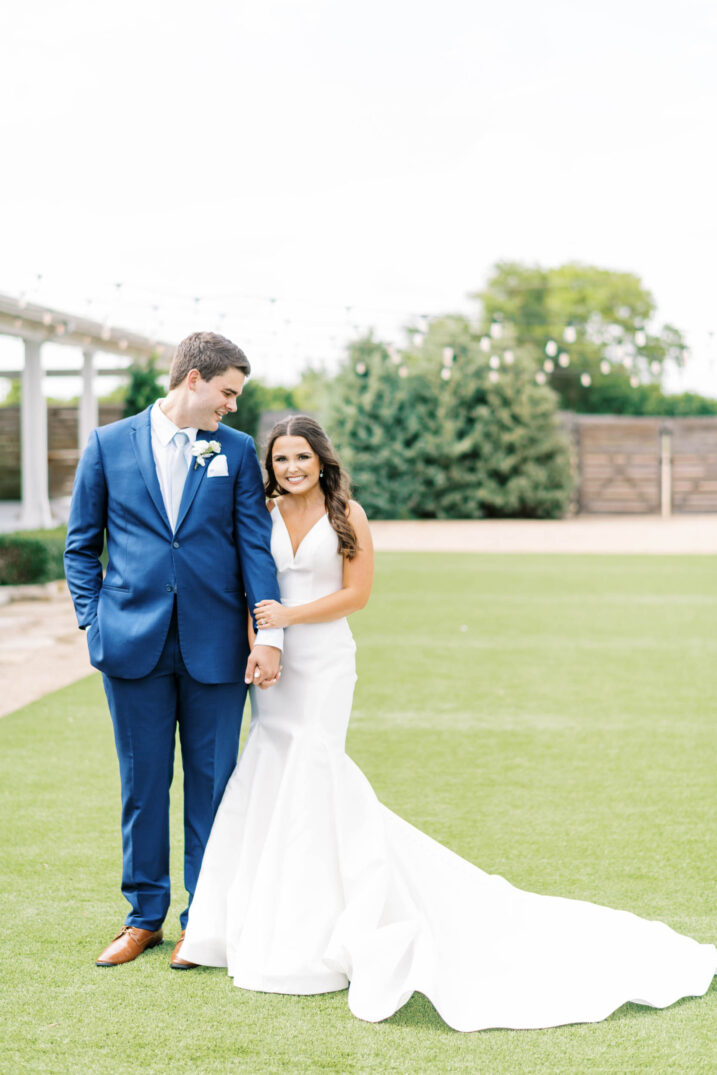 bride and groom portraits at the courtyard in Montgomery/Houston wedding venue
