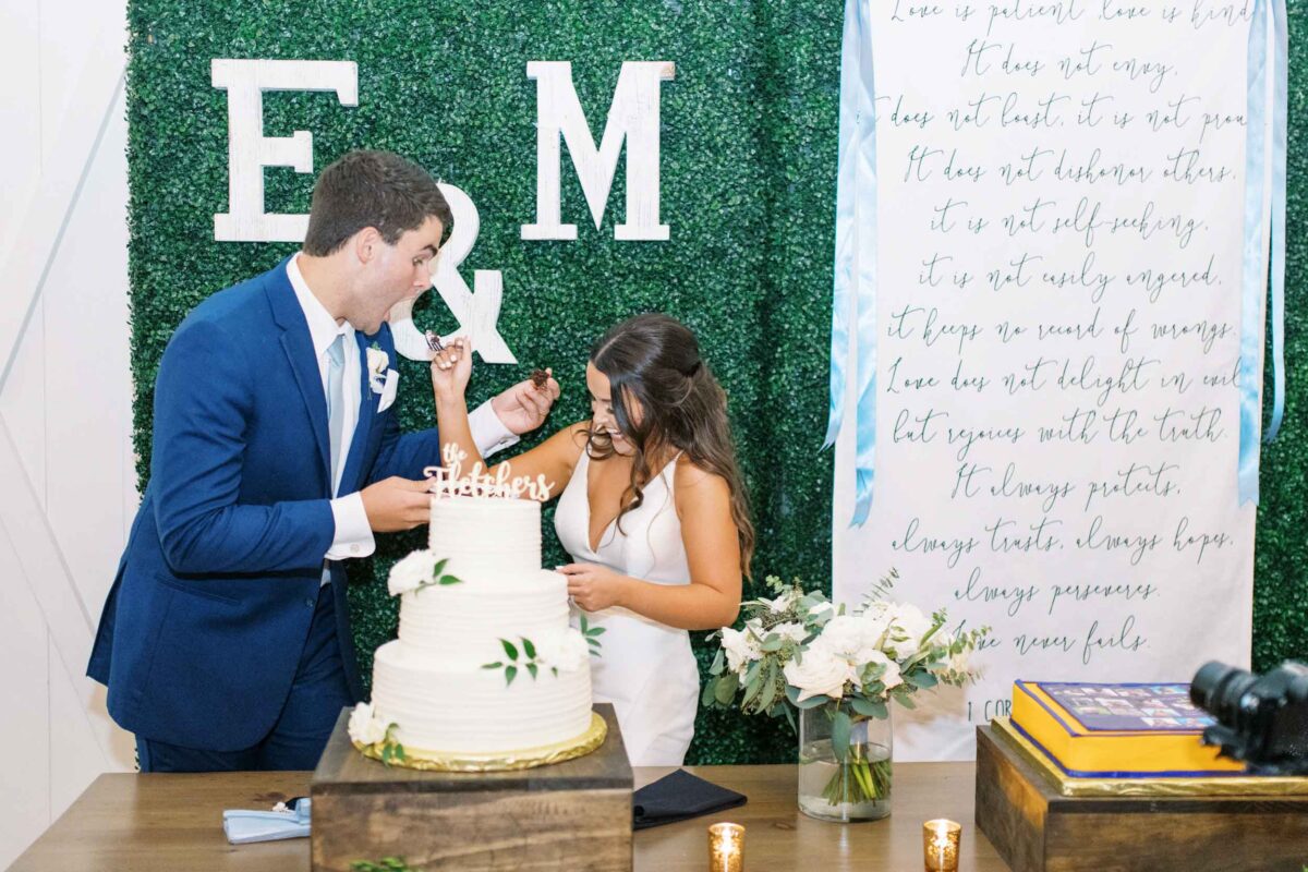 bride and groom cutting their wedding cake at The Farmhouse in Montgomery/Houston area
