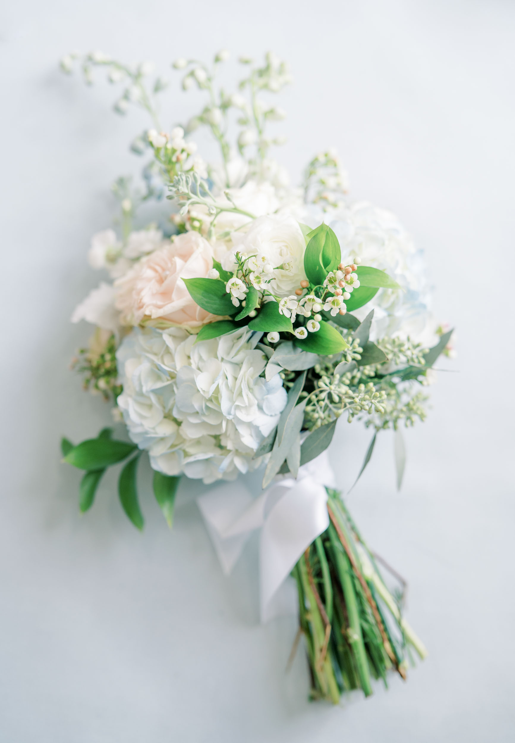 blue farmhouse wedding Houston hydrangea and snapdragon bouquet