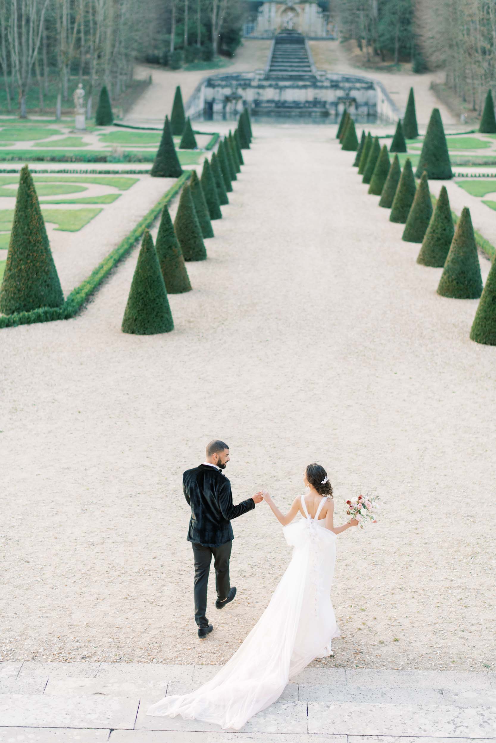 wedding couple portraits in an outdoor venue in Paris, France