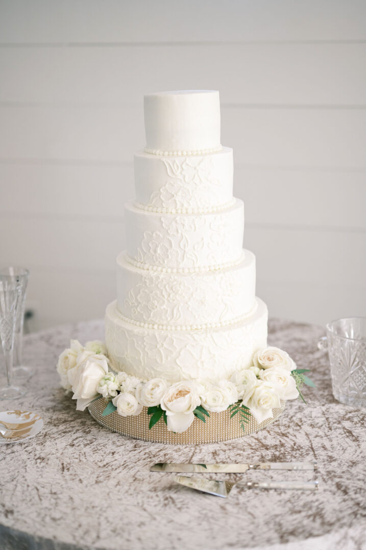 arrowhead hill wedding cake