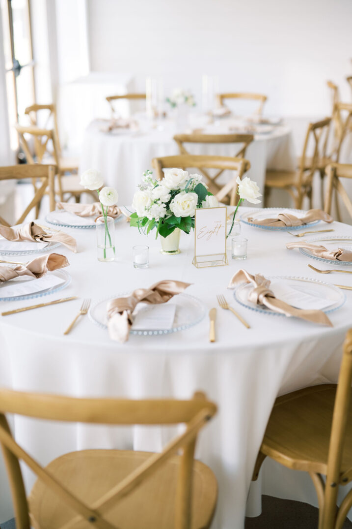 table settings for arrowhead hill wedding